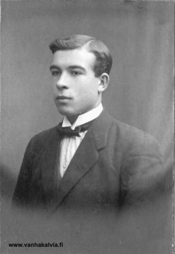 Ernst Alarik Lahti
Kuvassa Ernst Alarik Lahti  (s. 06.09.1898, Kinnari 27 Lahti). Ernst Lahti kaatui 25.02.1940 Pitkärannassa.
Keywords: Lahti