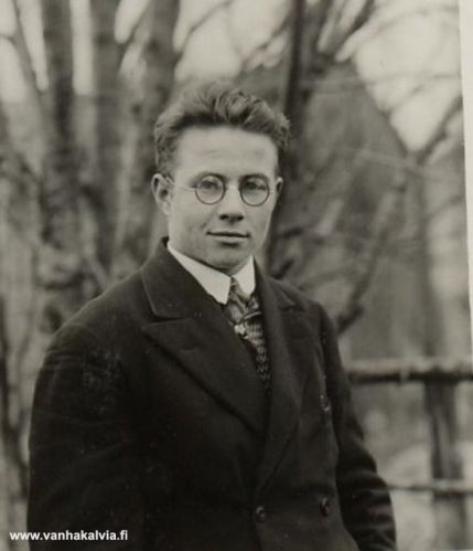 Hannes Rimmi
Hannes Mikael Rimmi (s. 9.3.1915) haavoittui Syvärillä ja kuoli matkalla kenttäsairaalaan 17.3.1942 (Rimmi 20).
Keywords: Rimmi Syväri 