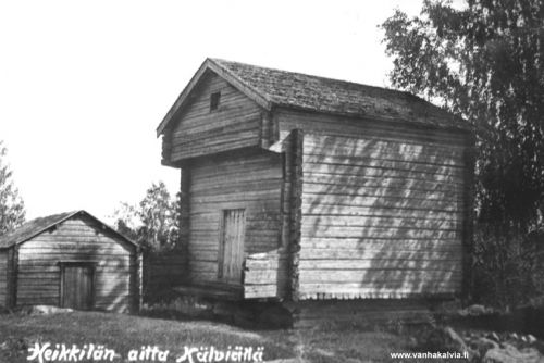 Heikkilän aitta Ruotsalolla
Kuvan on ottanut opettaja Kalle Järvi (Järvi 20) 1900-luvun alkuvuosina.
Keywords: Heikkilä Järvi