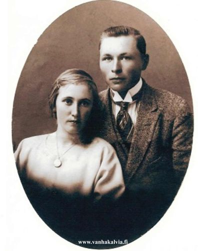 Uuno ja Hilda Kangas 
Uuno Kangas ja Himangalta kotoisin ollut Hilda Rahkonen kihlautuivat vuoden 1924 tienoilla ja menivät naimisiin 8.3.1925. (Kangas 27)
Keywords: Kangas Rahkonen Himanka