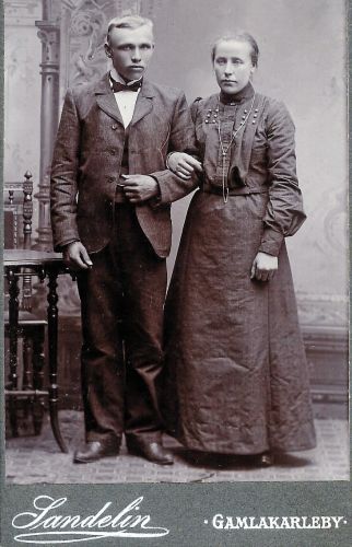 Jooseppi ja Hilma Hakunti
Jooseppi Hakunti ja Hilma Valkama kihla- tai hääkuvassa.
Keywords: Hakunti Valkama