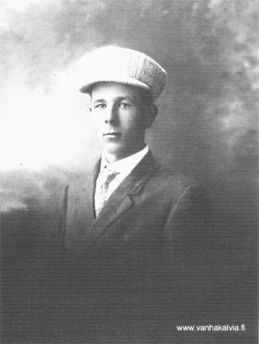 Kalle Kantola - Charles Arvid Kantola
Charles Arvid eli Kalle Kantola on syntynyt lokakuussa 1894 Astoriassa ja kuollut 1972 Salemissa, Oregonissa, USA:ssa. Hän tiedetään työskennelleen kalastajana Astoriassa.
Kallen vanhemmat olivat Johanna Heikkilä (Heikkilä 16) ja Antti Heikkilä (Heikkilä 17).  
Johannalla ja Antilla oli 10 lasta, joista Kalle oli toiseksi vanhin. 
Amerikassa perhe käytti sukunimeä Kantola.
Keywords: Heikkilä Kantola Astoria Salem Oregon USA