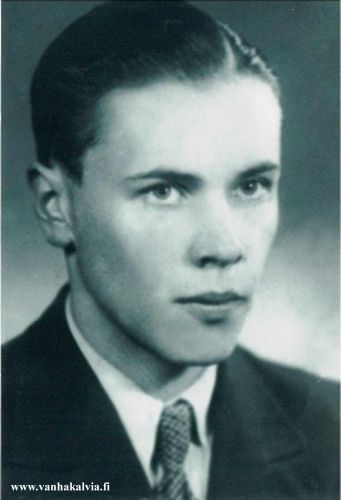 Kauko Kangas
Nuoruuden kuvassa on Kauko Kangas, Uuno ja Hilda Kankaan vanhin poika (Kangas 27).
Keywords: Kauko Kangas