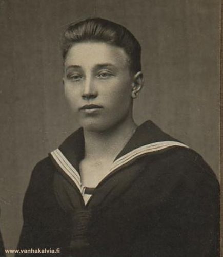 Lenni Heikkilä
Kuvassa Lenni Ilmari Heikkilä (1903-1954) Jooseppi ja Lyydia Heikkilän poika  (Heikkilä 18). Katso myös kuva Antti ja Sofia Heikkilän perhe n. 1905. 
Keywords: Heikkilä