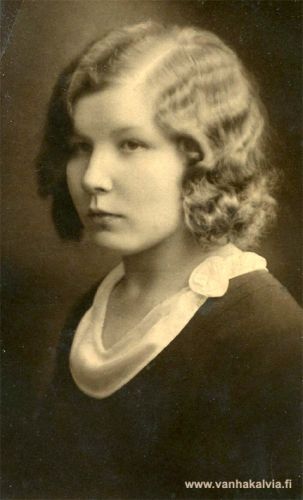 Martta Halminen
Martta Halminen, Hilma (s. Ruokoja, Ruokoja 17) ja Otto Halmisen tytär (s. 1908, Kytölä). 
Keywords: Halminen Ruokoja 