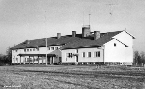 Marttilan kansakoulu 1966
Marttilan kansakoulu on valmistunut vuonna 1954 ja siihen on tehty lisärakennus vuonna 1959.  Kuva on otettu 1966.
