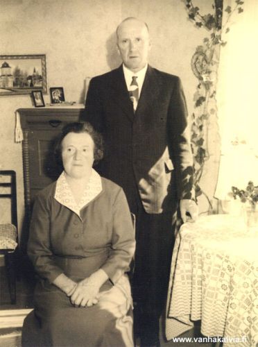 Fanni ja Alfred Matinjussi
Matjussin sisarukset  Fanny Julia (s. 1903) ja Antti Alfred (s. 1901). (Matinjussi 19)


Keywords: Matinjussi