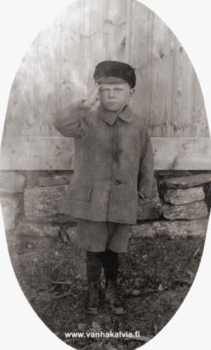 Matti Valkama
Nuorimies Matti Valkama noin 5-vuotiaana. Matin äiti oli Sofia Tuomaala (Karhuoja 10, myöh. Valkama).

Keywords: Tuomaala Karhuoja Valkama 