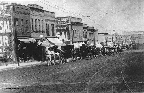 Otto Telinin hautajaissaatto 1913 Chisholm, Minnesota, USA
Otto Telin oli syntynyt Välikylässä Kälviällä 6.11.1891 ja kuoli USA:ssa 9.6.1913 vain 22 vuoden ikäisenä. Hän oli lähtenyt Amerikkaan vuonna 1909 ja oli työssä kaivoksessa.


Keywords: Telin Thelin Takala Chisholm Minnesota USA