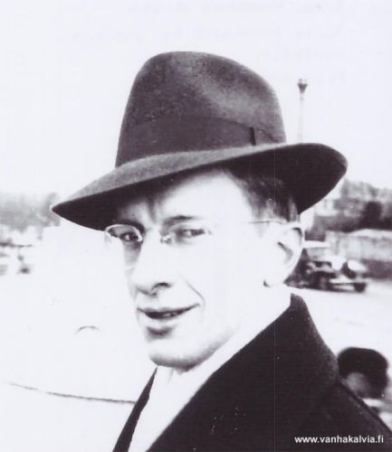 Robert Peterson 1917-1944
Robert Peterson oli Milia (o.s. Pietilä, Pietilä 24) ja Gustaf Väinö Pettersonin poika. Hän oli syntynyt 1917 New Yorkissa ja sai surmansa Normandian maihinnousussa joulupäivänä 1944. Hänet on haudattu St Lo -nimiseen kaupunkiin, Ranskaan.

Keywords: Peterson Petterson Pietilä NewYork USA  