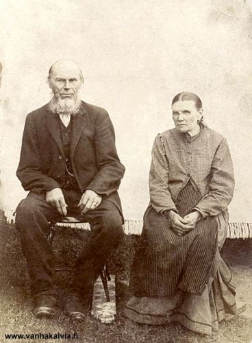Antti ja Anna-Liisa Salo

Kuvassa Antti Eliaanpoika Läntäsalo eli "Iso-Antti" (1844-1918) ja vaimonsa Anna Liisa Antintytär (s. Tikkanen, 1838-1913). Antti Läntäsalo osti vuonna 1904 Hilliä ja otti nimen Salo. (Hilli 18)

Keywords: Salo Läntäsalo Hilli Tikkanen