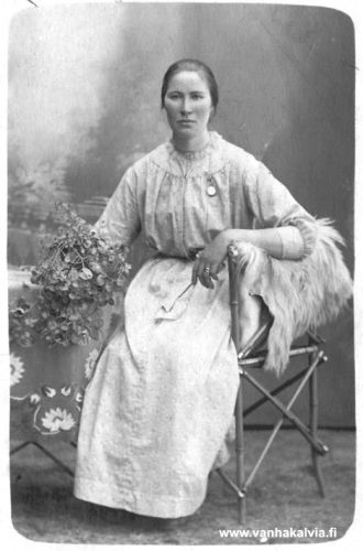 Sofia Riihimäki
Kuvassa Brita Sofia Riihimäki (o.s. Valkama, s. 1885,  Valkamaa 14). Sofia avioitui Alfred Riihimäen (Riihimäki 13) kanssa vuonna 1910.
Keywords: Sofia Riihimäki