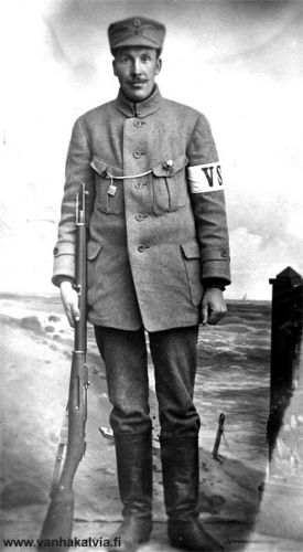 Tuntematon vuodelta 1918
Kuva on löytynyt Järven suvun kuvien joukosta. 
