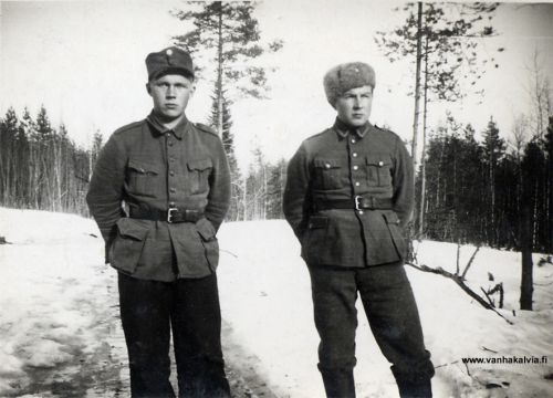 Syvärillä
Benjam Saari ja Antti Junnila Syvärillä jatkosodan aikana.
Keywords: Saari Junnila 