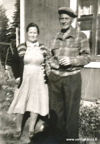 Ida ja Valdemar Toivonen
Ida (s. Karikka) ja Valdemar vihittiin 1.4.1918. Asuinpaikkana oli Peitso Ruotsalolla.
(Karikka 24)
Keywords: Toivonen, Karikka 