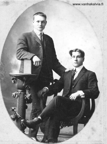 Tuntemattomia
Kuvauspaikka on Hibbing, Minnesota.
If you can identify these persons, please, contact outi.jarvi (at) gmail.com.

Keywords: Hibbing Minnesota USA