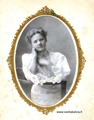 Tuntematon Amerikasta
Neito on mahdollisesti Brita Josefina Penttilän perhettä (Penttilä 21).
Keywords: Penttilä Hibbing Minnesota USA