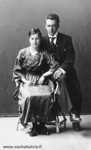 Otto Penttilä ja Fanni Lassila
Fanni Lassilan ja Otto Penttilän kihlajaiskuva on otettu Kokkolan Valokuvaamossa kesällä 1918. (Lassila 34 ja Penttilä 31)
Keywords: Penttilä Lassila