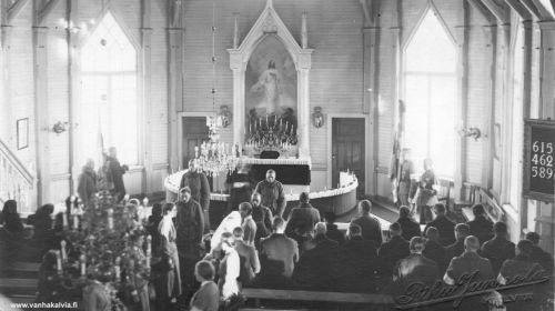 Ilmari Tarkkisen siunaus 1940
Ilmari Tarkkinen osallistui talvisotaan ja kaatui Suomussalmella 27.12.1939. Siunaustilaisuus pidettiin Kälviän kirkossa 26.2.1940.
Keywords: Tarkkinen Suomussalmi Junnola