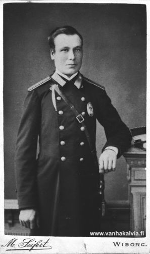 Verner Maunumäki 
Verner Maunumäki (s. 30.3.1870, Maunumäki 32) toimi poliisina 1891-1895 välisen ajan Viipurissa. Sen jälkeen hän siirtyi rautateiden palvelukseen. 
Keywords: Maunumäki Viipuri