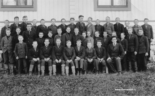 Rippikoulupojat 1934
Kuvassa vuoden 1934 rippikoulun käyneet pojat. 
