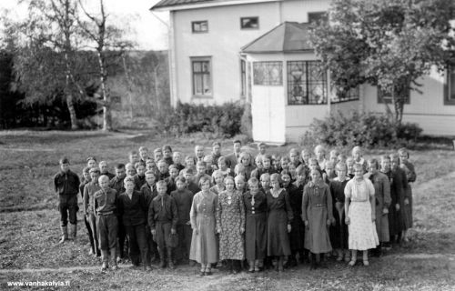 Rippikoululaiset 1937
Rippikoululaisia Kumpulan pappilan pihassa v. 1937.
Keywords: Kumpula 