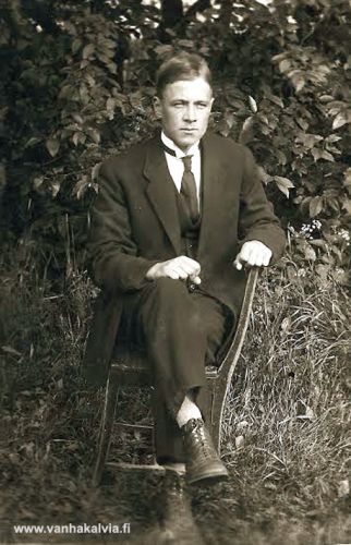 Porkolan veljeksiä
Kuva on otettu Porkolassa ja kyseessä joku Porkolan veljeksistä, Kalle, Antti tai Niilo (Porkola 23). Kuvaajana luultavasti Jukka Hakala.
Keywords: Porkola