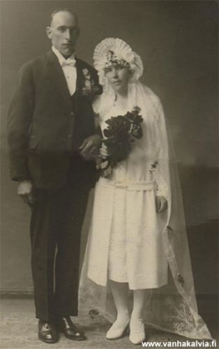 Edna ja Väinö Autio
Edna o.s. Witick ja Väinö Autio hääkuvassa 15.7.1928.
Väinö Valfrid Autio * 22.9.1896, k. 25.11.1961
Edna Alina Autio o.s. Witick *28.5.1897, k. 29.3.1962
(Autio 16)

Keywords: Autio Witick 