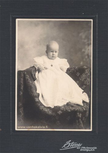 Edwin Harold Peterson 
Edwin (s. n. 1915) oli Milia Peterssonin (o.s. Pietilä, Pietilä 24) ja Gustaf Väinö Petterssonin vanhempi poika. Perhe asui New Yorkissa.

Keywords: Peterson Petterson Pietilä NewYork USA  