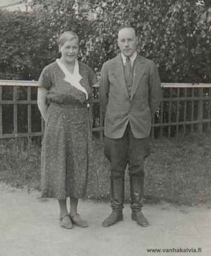 Elsa ja Niilo Suonperä
Kuvassa Elsa (s. Klapuri) ja Niilo Suonperä (Suonperä 24).
Keywords: Suonperä Klapuri 