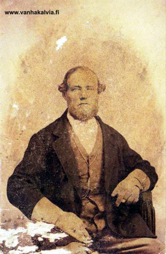 Juho Juhonpoika Penttilä
Penttilän isäntä Juho Juhonpoika Penttilä (Alkujaan Björk) (1820-1897, Penttilä 20). Juho tuli Ullavan Herlevistä vävyksi Penttilään. 
Keywords: Penttilä Herlevi Björk Ullava
