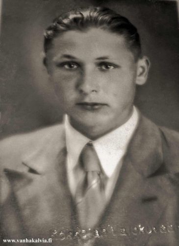 Kalevi Kangas
Uuno ja Hilda Kankaan poika Kalevi Kangas (Kangas 27)
Keywords: Kangas