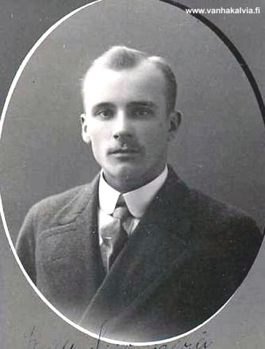 Kalle Nestor Suonperä
Synt. Vetelissä 6.12.1892, k. 27.12.1967 Lake Worth, Florida
Kalle lähti Amerikkaan vuonna 1922 ja vihittiin siellä Helsingistä kotoisin olevan Sigrid Vilenin kanssa. Pariskunta palasi Kälviälle 1932 ja poika Olli Vilhelm syntyi 19.8.1933. Vuonna 1948 perhe muutti Amerikkaan. (Suonperä 22 ja Pykilä 12)

Keywords: Suonperä Veteli LakeWorth Florida USA 