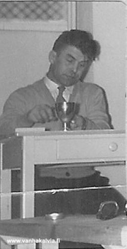 Yhteiskoulun rehtori Koskela
Kälviän yhteiskoulun rehtori Weikko P. Koskela Simukkalassa vuonna 1960. Kuvaaja: Jorma Tuomi-Nikula.
Keywords: Tuomi-Nikula Simukkala Koskela