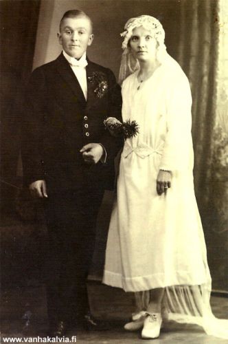 Eino ja Laina Uusitalo
Eino (s. 18.2.1895, Uusitalo 22) ja Laina Uusitalon (o.s. Hävölä) vihkikuva. Vihkiminen on tapahtunut 19.5.1923.


Keywords: Uusitalo Hävölä 