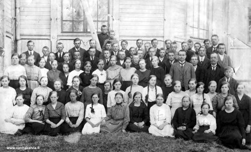 Rippikoululaiset vuonna 1921
Rippilapset ovat syntyneet vuosina 1905 ja 1906.
